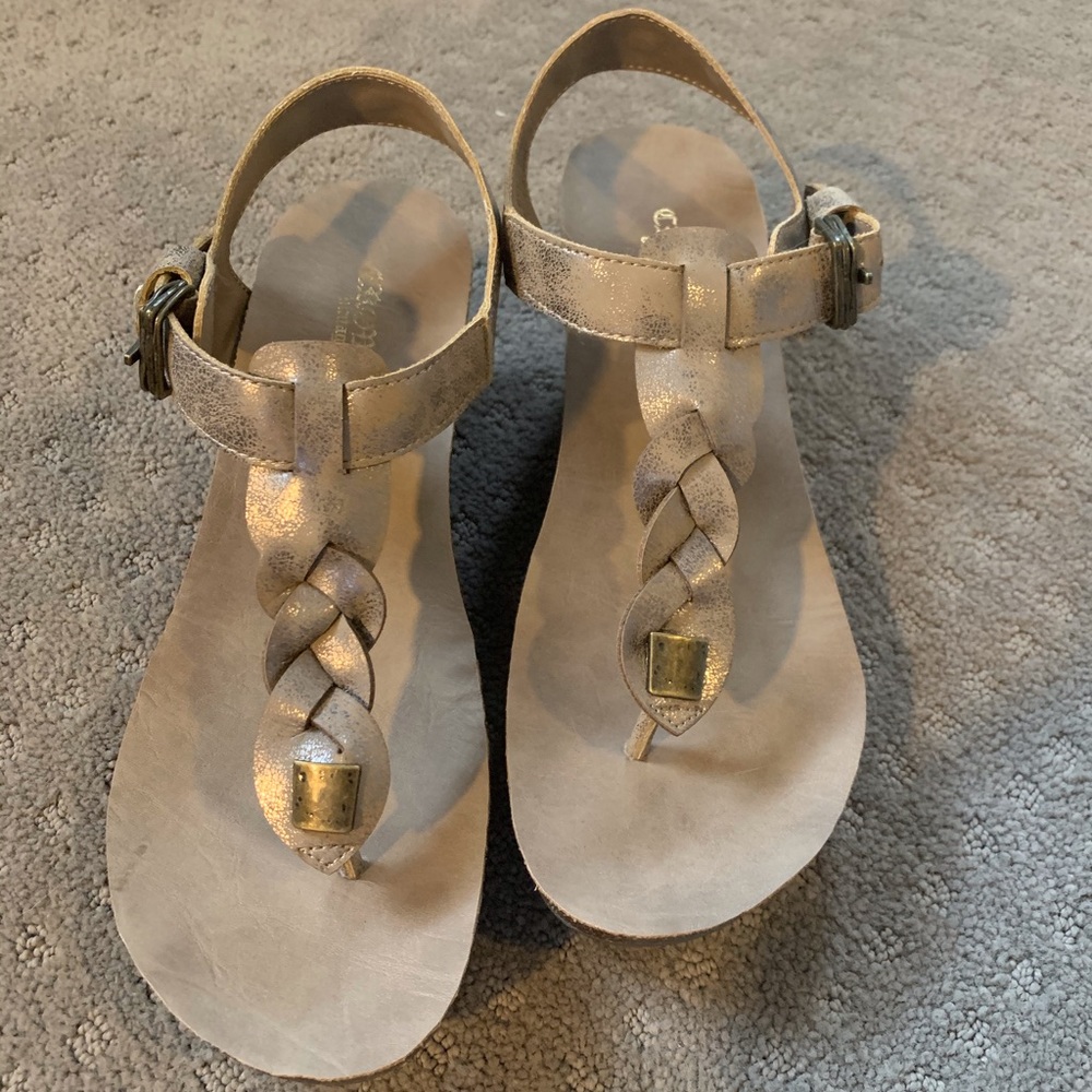 Crown Vintage metallic sandals 6.5